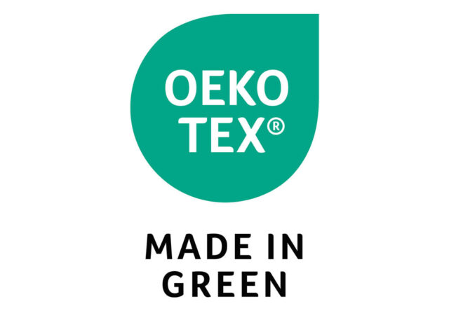 Auf dem Bild ist das grün-weiße Logo von OEKO-TEX® zu sehen. In der Mitte steht in weißen Großbuchstaben „OEKO-TEX®“, darunter der Schriftzug „MADE IN GREEN“ in Schwarz.